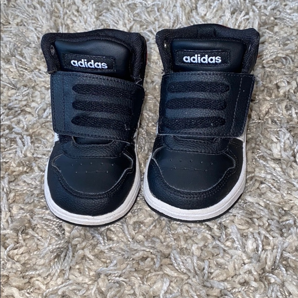 Like new adidas toddler sneaker size 6